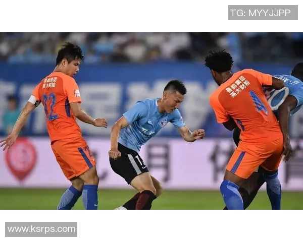 足球明星红牌争议瞬间解析引发球迷热议与媒体关注