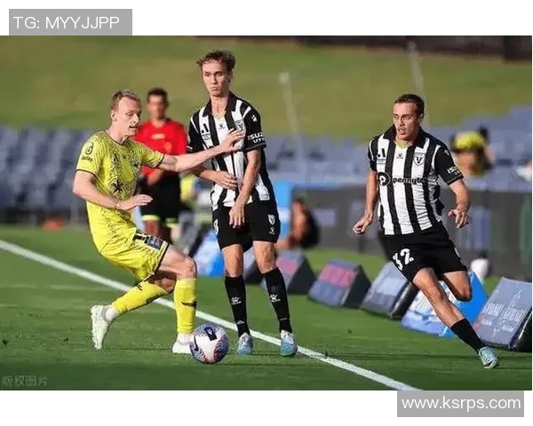 女王巡游者与西布罗姆的激烈对决展现足球魅力与团队精神